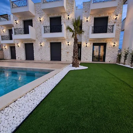 Heaven Pool Apartment Néa Péramos
